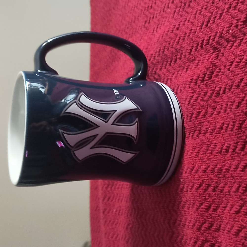 New York Yankees 12oz Ceramic Coffee Mug MLB Baseball 2013 Boelter Brands Blue